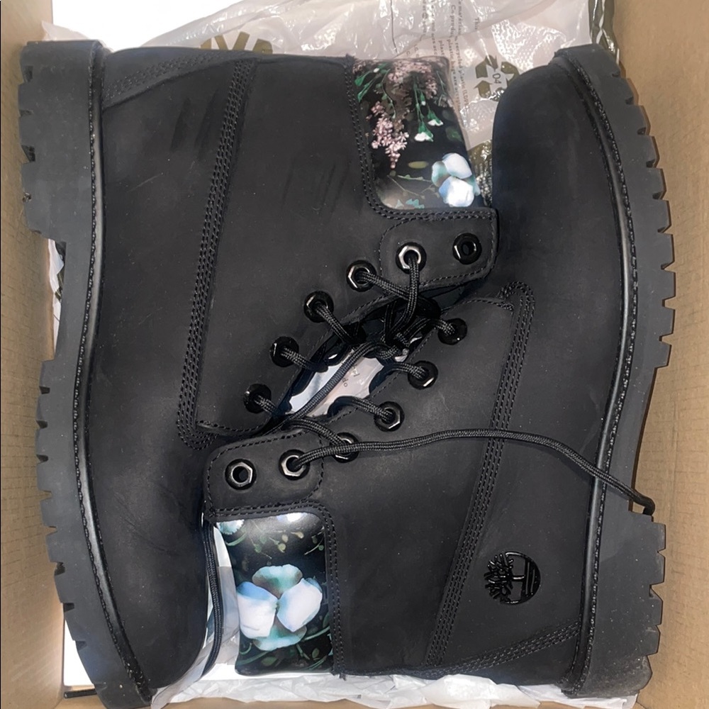 Timberland Women's Black Boots with Floral Detail